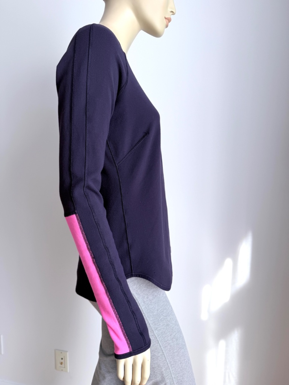 Lululemon Runder Under Long Sleeve - Picture 4 of 14